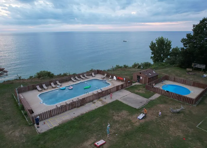 Family Hotel: Lake Bluff Inn And Suites